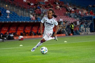 Shakhtar Donetsk v Servette FC - UEFA Conference League. Loun Srdanovic plays during the game between FC Shakhtar Donetsk and Servette FC in Krakow, Poland, on August 21, 2025, in the UEFA Conference League Play-off Round match at Henryk Reyman Municipal Stadium. Krakow Poland PUBLICATIONxNOTxINxFRA Copyright: xMarcinxGolbax originalFilename:golba-shakhtar250821_npipG.jpg