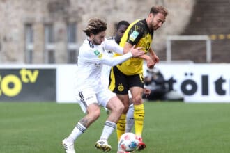 Sonntag 02.11.2025, Saison 2025/26, Regionalliga West, 14. Spieltag im Stadion Rote Erde Dortmund, BVB Borussia Dortmund II - 1. FC Bocholt, Marlon Frey Bocholt gegen Michael Eberwein BVB II, v.l. *** Sunday 02 11 2025, Season 2025 26, Regionalliga West, Matchday 14 at Stadion Rote Erde Dortmund, BVB Borussia Dortmund II 1 FC Bocholt, Marlon Frey Bocholt v Michael Eberwein BVB II , v l