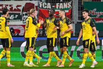 GER, 1. FBL, FC Augsburg vs Borussia Dortmund / 31.10.2025, WWK-Arena, Augsburg, GER, 1. FBL, FC Augsburg vs Borussia Dortmund, im Bild Torjubel nach Tor zum 0:1 durch Serhou Guirassy Dortmund, 9 *** GER, 1 FBL, FC Augsburg vs Borussia Dortmund 31 10 2025, WWK Arena, Augsburg, GER, 1 FBL, FC Augsburg vs Borussia Dortmund, pictured celebrating after Serhou Guirassys goal to make it 0 1 Dortmund, 9 nordphotoxGmbHx/xHafner nph00200