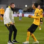 Mittwoch, 05.11.2025 Saison 2025 2026 4. Spieltag UEFA Youth League im Manchester City Academy Stadium, Manchester, United Kingdom. Manchester City FC U19 - BV Borussia Dortmund U19. Torjubel nach dem 3:0 durch Fadi Zarqelain BVB. Cheftrainer Felix Hirschnagl BVB *** Wednesday, 05 11 2025 Season 2025 2026 Matchday 4 UEFA Youth League at Manchester City Academy Stadium, Manchester, United Kingdom Manchester City FC U19 BV Borussia Dortmund U19 Goal celebration after the 3 0 by Fadi Zarqelain BVB Head Coach Felix Hirschnagl BVB