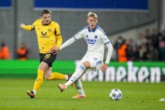 Marcel Sabitzer Borussia Dortmund und Viktor Dadason F.C. Copenhagen battle for the ball during the UEFA Champions League 2025/26 League Phase MD3 match between F.C. Copenhagen and Borussia Dortmund at Parken Stadium on October 21, 2025 in Copenhagen, Denmark. Photo by Alex Gottschalk/DeFodi Images / not used for Axel Springer / ZDF *** Marcel Sabitzer Borussia Dortmund and Viktor Dadason F C Copenhagen battle for the ball during the UEFA Champions League 2025 26 League Phase MD3 match between F C Copenhagen and Borussia Dortmund at Parken Stadium on October 21, 2025 in Copenhagen, Denmark Photo by Alex Gottschalk DeFodi Images not used for Axel Springer ZDF