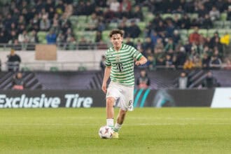 Ferencvaros v Ludogorets Razgrad, UEFA Europa League football, Budapest, Hungary Budapest, Hungary. 06h, November 2025. Alex Toth 64 of Ferencvaros seen during the UEFA Europa League match between Ferencvaros and Ludogorets Razgrad at Groupama Arena in Budapest. Hungary, Budapest PUBLICATIONxNOTxINxDENxNORxFINxBEL Copyright: xGonzalesxPhoto/BalazsxPopalx