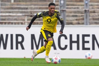 08.11.2025, xydrx, Fuﬂball, Regionalliga West, Borussia Dortmund II - FC Schalke 04 II, Saison 2025 2026, Stadion Rote Erde: Julien Dienda M. Duranville Borussia Dortmund II 16 Nordrhein-Westfahlen Deutschland *** 08 11 2025, xydrx, Football, Regionalliga West, Borussia Dortmund II FC Schalke 04 II, Season 2025 2026, Stadion Rote Erde Julien Dienda M Duranville Borussia Dortmund II 16 North Rhine-Westphalia Germany