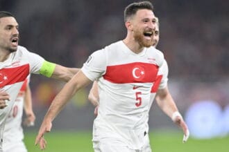 Spain v Turkiye - FIFA World Cup, WM, Weltmeisterschaft, Fussball 2026 Qualifier SEVILLE, SPAIN - NOVEMBER 18: Salih Ozcan of Turkiye celebrates with his teammates after scoring a goal during the FIFA World Cup 2026 qualifier football match between Spain and Turkiye at Estadio de La Cartuja in Seville, Spain on November 18, 2025. Burak Akbulut / Anadolu Sevilla Spain. Editorial use only. Please get in touch for any other usage. PUBLICATIONxNOTxINxTURxUSAxCANxUKxJPNxITAxFRAxAUSxESPxBELxKORxRSAxHKGxNZL Copyright: x2025xAnadoluxBurakxAkbulutx
