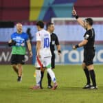 SOCCER - 2025 FIFA U17, U 17 World Cup DOHA,QATAR,24.NOV.25 - SOCCER - FIFA Under 17 World Cup Qatar 2025, Austria vs Italy. Image shows Samuele Inacio ITA and the referee. Keywords: red card. PUBLICATIONxNOTxINxAUTxSUIxSWE GEPAxpictures/xRanjithxKumar