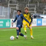 Christian Stabenau SC Wiedenbrueck, 19 im Zweikampf gegen William Cole Campbell Borussia Dortmund U23, 37 BVB Borussia Dortmund U23 vs. SC Wiedenbrueck, Fussball, Regionalliga West, 17. Spieltag, Saison 2025/2026, 30.11.2025 BVB Borussia Dortmund U23 vs. SC Wiedenbrueck, Fussball, Regionalliga West, 17. Spieltag, Saison 2025/2026, 30.11.2025 Dortmund *** Christian Stabenau SC Wiedenbrueck, 19 in duel against William Cole Campbell Borussia Dortmund U23, 37 BVB Borussia Dortmund U23 vs SC Wiedenbrueck, Football, Regionalliga West, Matchday 17, Season 2025 2026, 30 11 2025 BVB Borussia Dortmund U23 vs SC Wiedenbrueck, Football, Regionalliga West, Matchday 17, Season 2025 2026, 30 11 2025 Dortmund Copyright: xEibner-Pressefoto/DamianxKruczynx EP_DKI