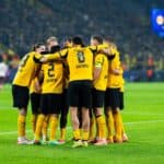 Jubeltraube nach dem Tor zum 2:0 von Serhou Guirassy