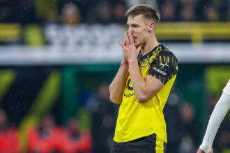 02.12.2025, Fuﬂball, DFB-Pokal, Borussia Dortmund - Bayer 04 Leverkusen, Achtelfinale, Signal Iduna Park, Saison 2025 2026: Nico Schlotterbeck BVB 04 r¸mpft Entt‰uscht die Nase Entt‰uschung Mimik Gestik DFB regulations prohibit any use of photographs as image sequences and or quasi-video. Nordrhein-Westfalen Deutschland *** 02 12 2025, Football, DFB Cup, Borussia Dortmund Bayer 04 Leverkusen, Round of 16, Signal Iduna Park, Season 2025 2026 Nico Schlotterbeck BVB 04 turns up his nose in disappointment Disappointment Mimic gestures DFB regulations prohibit any use of photographs as image sequences and or quasi video North Rhine-Westphalia Germany