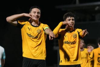 Mittwoch, 10.12.2025 Saison 2025 2026 6. Spieltag UEFA Youth League im BVB Fuﬂballpark Hohenbuschei, Dortmund, Germany. BV Borussia Dortmund U19 - FK Bodo/Glimt U19. Torjubel nach dem 3:0 durch Samuele Inacio BVB. Luca Reggiani BVB *** Wednesday, 10 12 2025 Season 2025 2026 Matchday 6 UEFA Youth League at BVB Fuﬂballpark Hohenbuschei, Dortmund, Germany BV Borussia Dortmund U19 FK Bodo Glimt U19 Goal celebration after the 3 0 by Samuele Inacio BVB Luca Reggiani BVB