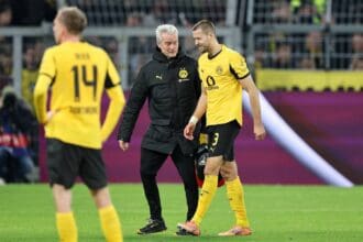 DORTMUND - Waldemar Anton of Borussia Dortmund was injured during the Champions League match between Borussia Dortmund and FK Bodo/Glimt at Signal Iduna Park on December 10, 2025, in Dortmund, Germany. ANP Hollandse Hoogte Bart Stoutjesdijk UEFA Champions League 2025/26 xVIxANPxSportx/xBartxStoutjesdijkxIVx 544520460 originalFilename: 544520460.jpg