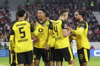 Torjubel BVB Dortmund beim 0:1 durch Ramy Bensebaini