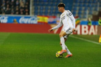 Victor Valdepenas seen during LaLiga EA SPORTS game between teams of Deportivo Alaves and Real Madrid FC at Mendizorroza Maciej Rogowski/Ball Raw Images Vitoria-Gasteiz Mendizorroza Spain Copyright: xMaciejxRogowskix maciejrogowski_deportivoalaves_realmadrid_2526-235
