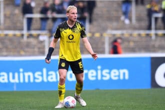 Borussia Dortmund U23 - Schalke 04 U23 ** NUR F√úR REDAKTIONELLE ZWECKE ** EDITORIAL USE ONLY **Fu√üball Regionalliga West 15.Spieltag: Borussia Dortmund U23 - Schalke 04 U23 am 08.11.2025 im Stadion Rote Erde in Dortmund Ben Vincent H√ºning ( Borussia Dortmund U23 ) Deutschland Nordrhein Westfalen Dortmund Copyright: ThorstenxTillmann *** Borussia Dortmund U23 Schalke 04 U23 FOR EDITORIAL PURPOSES ONLY p Soccer Regionalliga West 15 Matchday Borussia Dortmund U23 Schalke 04 U23 on 08 11 2025 at Stadion Rote Erde in Dortmund Ben Vincent H√ºning Borussia Dortmund U23 Germany North Rhine-Westphalia Dortmund Copyright ThorstenxTillmann Copyright: ThorstenxTillmann doc836qowzx1ly9uu9uhv8 ,EDITORIAL USE ONLY