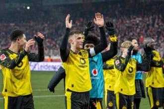 v. l. Jobe Bellingham, Nico Schlotterbeck, Karim Adeyemi, Daniel Svensson, Ramy Bensebaini und Serhou Guirassy