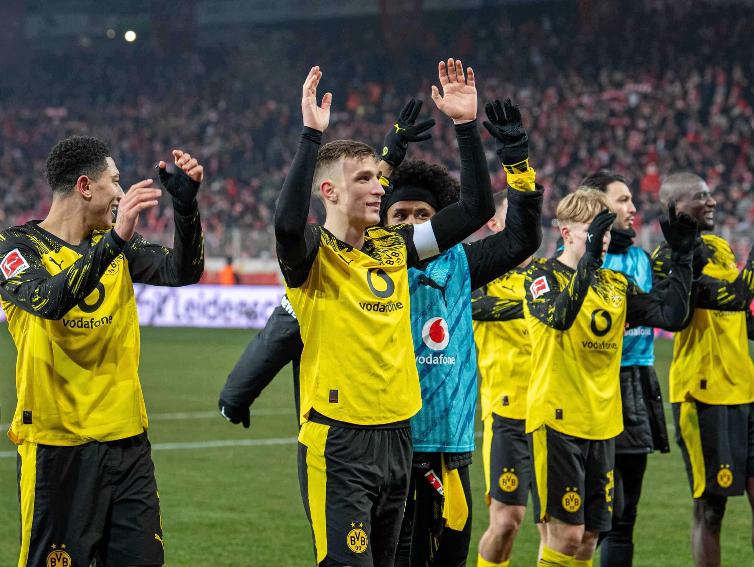 v. l. Jobe Bellingham, Nico Schlotterbeck, Karim Adeyemi, Daniel Svensson, Ramy Bensebaini und Serhou Guirassy