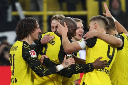 1. Bundesliga - Borussia Dortmund - 1. FC Heidenheim am 01.02.2026 im Signal Iduna Park in Dortmund Jubel, Torjubel, Torschuetze, Torschütze Serhou Guirassy Dortmund 9 jubelt nach seinem Tor zum 3 zu 2 mit der Mannschaft