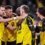 Die Spieler des BVB bejubeln das Tor zum 3:2 durch Serhou Guirassy