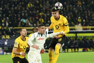 Dortmund, Germany, 17.02.26, Waldemar Anton Borussia Dortmund, Nikola Krstovic Atalanta Bergamo und Luca Reggiani Borussia Dortmund im Zweikampf w‰hrend des Spiels der Champions League Playoffs zwischen Borussia Dortmund - Atalanta Bergamo im Signal Iduna Park in Dortmund. Photo by Joachim Bywaletz / DFB / DFL REGULATIONS PROHIBIT ANY USE OF PHOTOGRAPHS AS IMAGE SEQUENCES AND/OR QUASI-VIDEO. *** Dortmund, Germany, 17 02 26, Waldemar Anton Borussia Dortmund , Nikola Krstovic Atalanta Bergamo and Luca Reggiani Borussia Dortmund in a duel during the Champions League playoff match between Borussia Dortmund Atalanta Bergamo at Signal Iduna Park in Dortmund Photo by Joachim Bywaletz DFB DFL REGULATIONS PROHIBIT ANY USE OF PHOTOGRAPHS AS IMAGE SEQUENCES AND OR QUASI VIDEO Copyright: JoachimxBywaletz/xJB-Sportfoto