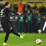 Ramy Bensebaini Elfmeter Strafstoß