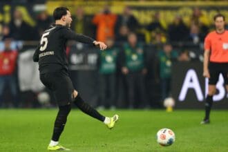 Ramy Bensebaini Elfmeter Strafstoß