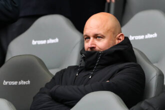 Gesch‰ftsf¸hrer Alexander Rosen TSG Hoffenheim - 1. Fussball Bundesliga Saison 2023-2024 Punktspiel VfL Wolfsburg vs. TSG Hoffenheim in der Volkswagen Arena in Wolfsburg - Fussball,Deutschland,Mann,M‰nner,04.02.2024 *** Managing Director Sport Alexander Rosen TSG Hoffenheim 1 Soccer Bundesliga Season 2023 2024 Point Match VfL Wolfsburg vs TSG Hoffenheim at the Volkswagen Arena in Wolfsburg Soccer,Germany,Man,Men,04 02 2024