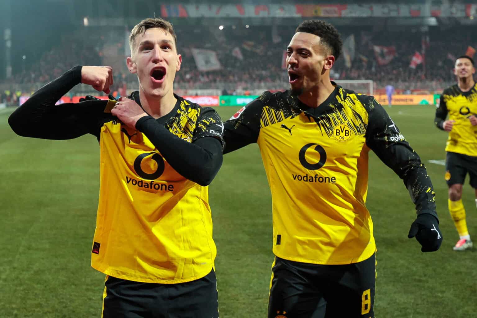 Nico Schlotterbeck und Felix Nmecha