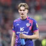 Kacper Potulski 1.FSV Mainz 05 schaut waehrend des Spiels der Bundesliga zwischen Bayer 04 Leverkusen und 1. FSV Mainz 05, BayArena am 28. February 2026 in Leverkusen, Deutschland. Foto von Oliver Kaelke/DeFodi Images Kacper Potulski 1.FSV Mainz 05 looks on during the Bundesliga match between Bayer 04 Leverkusen and 1. FSV Mainz 05 at BayArena on February 28, 2026 in Leverkusen, Germany. Photo by Oliver Kaelke/DeFodi Images DFL regulations prohibit any use of photographs as image sequences and/or quasi-video. Photo by Oliver Kaelke/DeFodi Images - *** Kacper Potulski 1 FSV Mainz 05 looks on during the Bundesliga match between Bayer 04 Leverkusen and 1 FSV Mainz 05, BayArena on February 28, 2026 in Leverkusen, Germany Photo by Oliver Kaelke DeFodi Images Kacper Potulski 1 FSV Mainz 05 looks on during the Bundesliga match between Bayer 04 Leverkusen and 1 FSV Mainz 05 at BayArena on February 28, 2026 in Leverkusen, Germany Photo by Oliver Kaelke DeFodi Images DFL regulations prohibit any use of photographs as image sequences and or quasi video Photo by Oliver Kaelke DeFodi Images