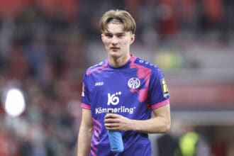 Kacper Potulski 1.FSV Mainz 05 schaut waehrend des Spiels der Bundesliga zwischen Bayer 04 Leverkusen und 1. FSV Mainz 05, BayArena am 28. February 2026 in Leverkusen, Deutschland. Foto von Oliver Kaelke/DeFodi Images Kacper Potulski 1.FSV Mainz 05 looks on during the Bundesliga match between Bayer 04 Leverkusen and 1. FSV Mainz 05 at BayArena on February 28, 2026 in Leverkusen, Germany. Photo by Oliver Kaelke/DeFodi Images DFL regulations prohibit any use of photographs as image sequences and/or quasi-video. Photo by Oliver Kaelke/DeFodi Images - *** Kacper Potulski 1 FSV Mainz 05 looks on during the Bundesliga match between Bayer 04 Leverkusen and 1 FSV Mainz 05, BayArena on February 28, 2026 in Leverkusen, Germany Photo by Oliver Kaelke DeFodi Images Kacper Potulski 1 FSV Mainz 05 looks on during the Bundesliga match between Bayer 04 Leverkusen and 1 FSV Mainz 05 at BayArena on February 28, 2026 in Leverkusen, Germany Photo by Oliver Kaelke DeFodi Images DFL regulations prohibit any use of photographs as image sequences and or quasi video Photo by Oliver Kaelke DeFodi Images