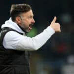 Freitag 06.03.2026, Saison 2025/26, Regionalliga West, 25. Spieltag im Heidewaldstadion G¸tersloh, FC G¸tersloh - BVB Borussia Dortmund II, Daniel Rios Trainer, BVB II zeigt mit dem Daumen nach oben *** Friday 06 03 2026, Season 2025 26, Regionalliga West, Matchday 25 at Heidewaldstadion G¸tersloh, FC G¸tersloh BVB Borussia Dortmund II, Daniel Rios coach, BVB II points thumbs up