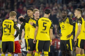 Daniel Svensson, Felix Nmecha, Julian Brandt, Ramy Bensebaini, Serhou Guirassy und Nico Schlotterbeck