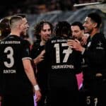 Torjubel zum 3:2 durch Ramy Bensebaini 5 Borussia Dortmund