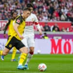 Fussball: Deutschland: 1. Bundesliga 2025/2026 - 28. Spieltag, 04.04.2026 - VfB Stuttgart vs. Borussia Dortmund MHPArena, Stuttgart Nico Schlotterbeck 4, Borussia Dortmund, Atakan Karazor 16, VfB Stuttgart *** Soccer Germany 1 Bundesliga 2025 2026 28 Matchday, 04 04 2026 VfB Stuttgart vs Borussia Dortmund MHPArena, Stuttgart Nico Schlotterbeck 4, Borussia Dortmund , Atakan Karazor 16, VfB Stuttgart Copyright: xValentinxDomgjonix
