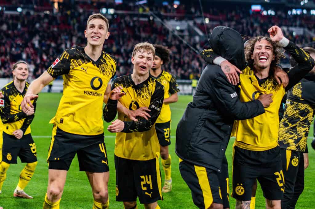 Nico Schlotterbeck, Daniel Svensson, Fabio Silva und Carney Chukwuemeka