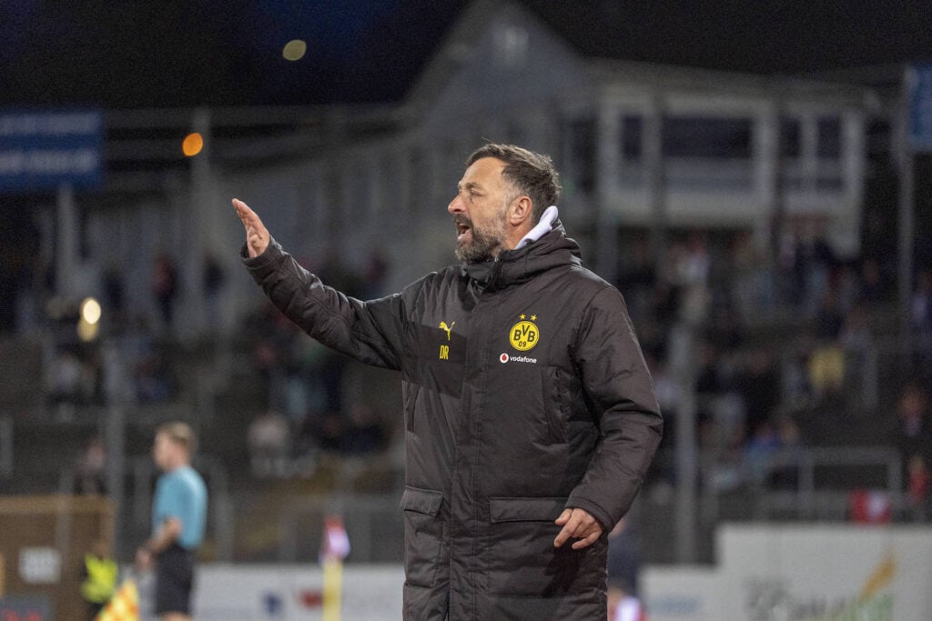 Daniel Rios Borussia Dortmund II U23, Trainer, Headcoach, Coach Sportfreunde Siegen - Borussia Dortmund U23 08.04.2026 Fussball, Regionalliga West, 19. Spieltag, GER, Siegen, Leimbachstadion *** Daniel Rios Borussia Dortmund II U23, Trainer, Headcoach, Coach Sportfreunde Siegen Borussia Dortmund U23 08 04 2026 Soccer, Regionalliga West, Matchday 19, GER, Siegen, Leimbachstadion Copyright: MarcoxBader