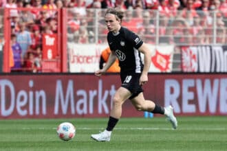 Patrick Wimmer am Ball / Einzelbild / Freisteller / Aktion / / Fuﬂball Fussball / Bundesliga Herren DFL / 30. Spieltag Saison 2025/2026 / 18.04.2026 / 1.FC Union Berlin FCU vs. VfL Wolfsburg WOB / DFL regulations prohibit any use of photographs as image sequences and/or quasi-video. / *** Patrick Wimmer on the ball Single image Crop action Sport Football Soccer Bundesliga Men DFL 30 Matchday Season 2025 2026 18 04 2026 1 FC Union Berlin FCU vs VfL Wolfsburg WOB DFL regulations prohibit any use of photographs as image sequences and or quasi video