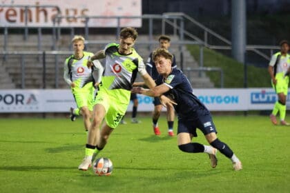 Regionalliga West: SSVg Velbert 02 - Borussia Dortmund U23 ** NUR F‹R REDAKTIONELLE ZWECKE ** EDITORIAL USE ONLY **Fussball Regionalliga West 29.Spieltag Mittwoch 22.04.2026 Ort: IMS Arena Velbert SSVg Velbert 02 - Borussia Dortmund II Im Bild von links Tony Reitz (BVB U23) und Calvin Mockschan (SSVg Velbert 02) Deutschland Velbert Copyright: StefanxRittershaus *** Regionalliga West SSVg Velbert 02 Borussia Dortmund U23 FOR EDITORIAL PURPOSES ONLY EDITORIAL USE ONLY p Soccer Regionalliga West 29 Matchday Wednesday 22 04 2026 Location IMS Arena Velbert SSVg Velbert 02 Borussia Dortmund II Pictured from left Tony Reitz BVB U23 and Calvin Mockschan SSVg Velbert 02 Germany Velbert Copyright StefanxRittershaus Copyright: StefanxRittershaus doc85j8uqaesur4687oili ,EDITORIAL USE ONLY