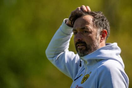 Fussball, Saison 2025/2026, Regionalliga West, 26.04.2026, 31. Spieltag, Herren, 1.FC Bocholt rosa vs. Borussia Dortmund gelb /// Daniel Rios Trainer Borussia Dortmund, Bocholt Stadion am Huenting Nordrhein-Westfalen Deutschland *** Soccer, Season 2025 2026, Regionalliga West, 26 04 2026, Matchday 31, Men, 1 FC Bocholt pink vs Borussia Dortmund yellow Daniel Rios Coach Borussia Dortmund , Bocholt Stadion am Huenting Nordrhein Westfalen Germany 260426_fb_1fc-bocholt_borussia-dortmund-u23_51413