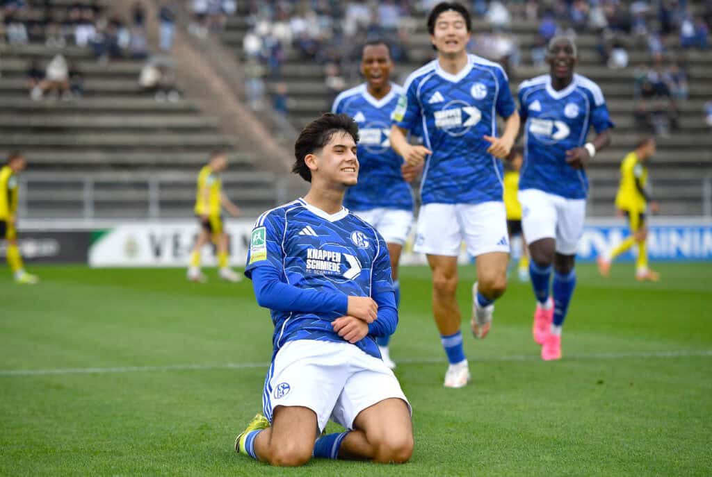 FC Schalke 04 U23 - Borussia Dortmund U23 ** NUR F‹R REDAKTIONELLE ZWECKE ** EDITORIAL USE ONLY **Fuﬂball Regionalliga West 32. SPIELTAG: FC Schalke 04 U23 - Borussia Dortmund U23 am 03.05.2026 im Parkstadion in Gelsenkirchen Torjubel zum 2:0 durch Edion Gashi ( Schalke 04 U23 ) Deutschland Nordrhein Westfalen Gelsenkirchen Copyright: ThorstenxTillmann *** FC Schalke 04 U23 Borussia Dortmund U23 FOR EDITORIAL PURPOSES ONLY EDITORIAL USE ONLY p Soccer Regionalliga West 32 GAME DAY FC Schalke 04 U23 Borussia Dortmund U23 on 03 05 2026 at Parkstadion in Gelsenkirchen Goal celebration to 2 0 by Edion Gashi Schalke 04 U23 Germany North Rhine-Westphalia Gelsenkirchen Copyright ThorstenxTillmann Copyright: ThorstenxTillmann doc85or8rplg7r16o3n3vvm ,EDITORIAL USE ONLY