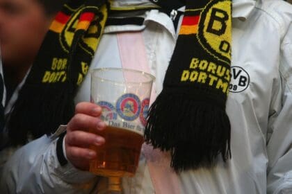 Fans Bier Schal