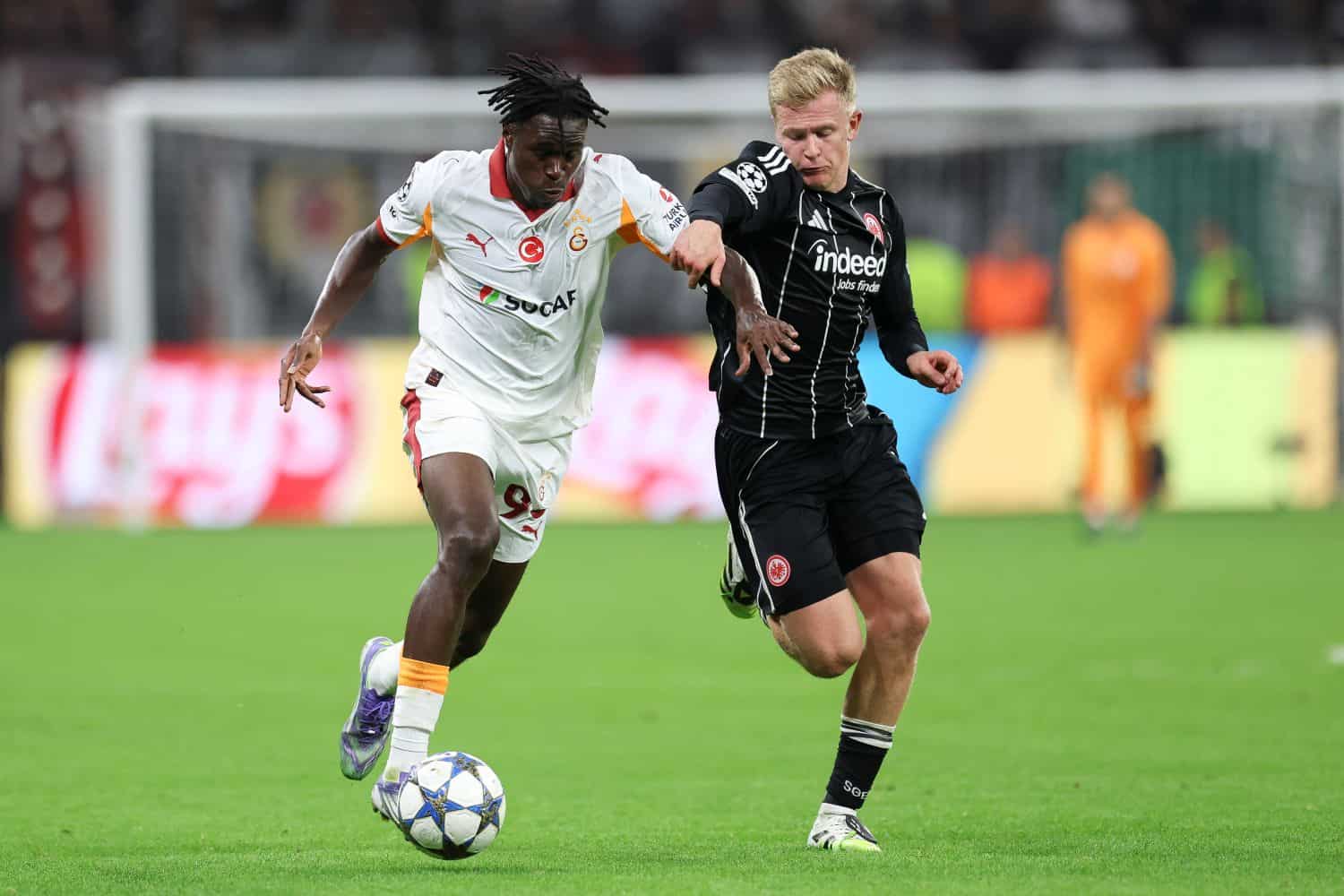 Wilfried Singo und Jonathan Burkardt