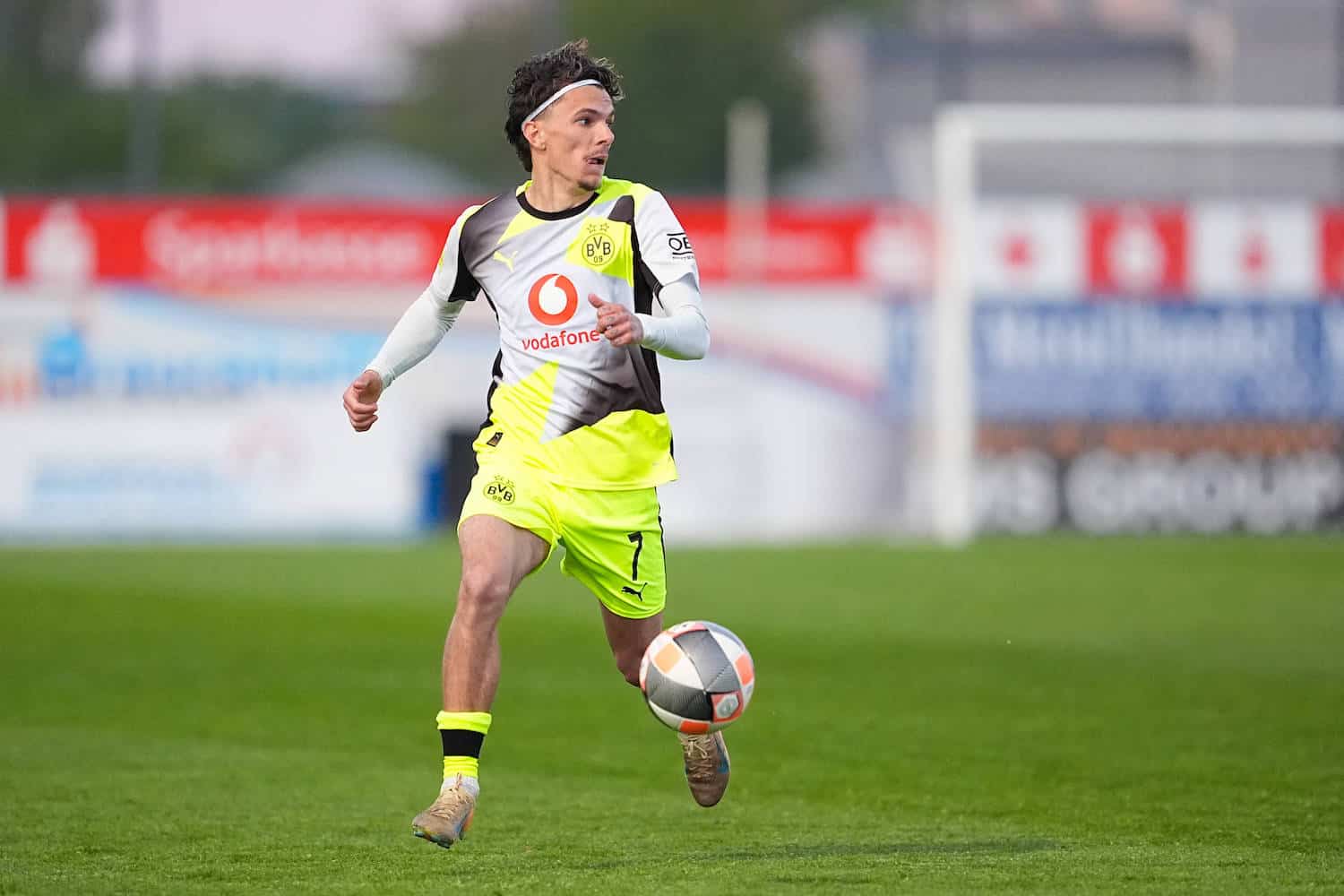 22.04.2026, xydrx, Fuﬂball, Regionalliga West, SSVg Velbert 02 - Borussia Dortmund II, Saison 2025 2026, IMS Arena: Babis Drakas Borussia Dortmund II, 7 *** 22 04 2026, xydrx, Football, Regionalliga West, SSVg Velbert 02 Borussia Dortmund II, Season 2025 2026, IMS Arena Babis Drakas Borussia Dortmund II, 7 Copyright: HMBxMedia/YannisxDreimann