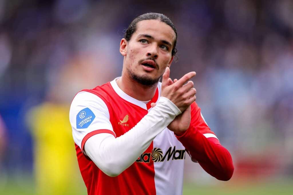 ZWOLLE, 17-05-2026 , MAC√Ç¬≥PARK , season 2025 / 2026 , Dutch Eredivisie Football , match between PEC Zwolle and Feyenoord , picture shows Feyenoord player Anis Hadj Moussa applauds the fans PEC - Feyenoord PUBLICATIONxNOTxINxNED x203760666x Copyright: