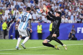 Gregor Kobel und Lionel Messi