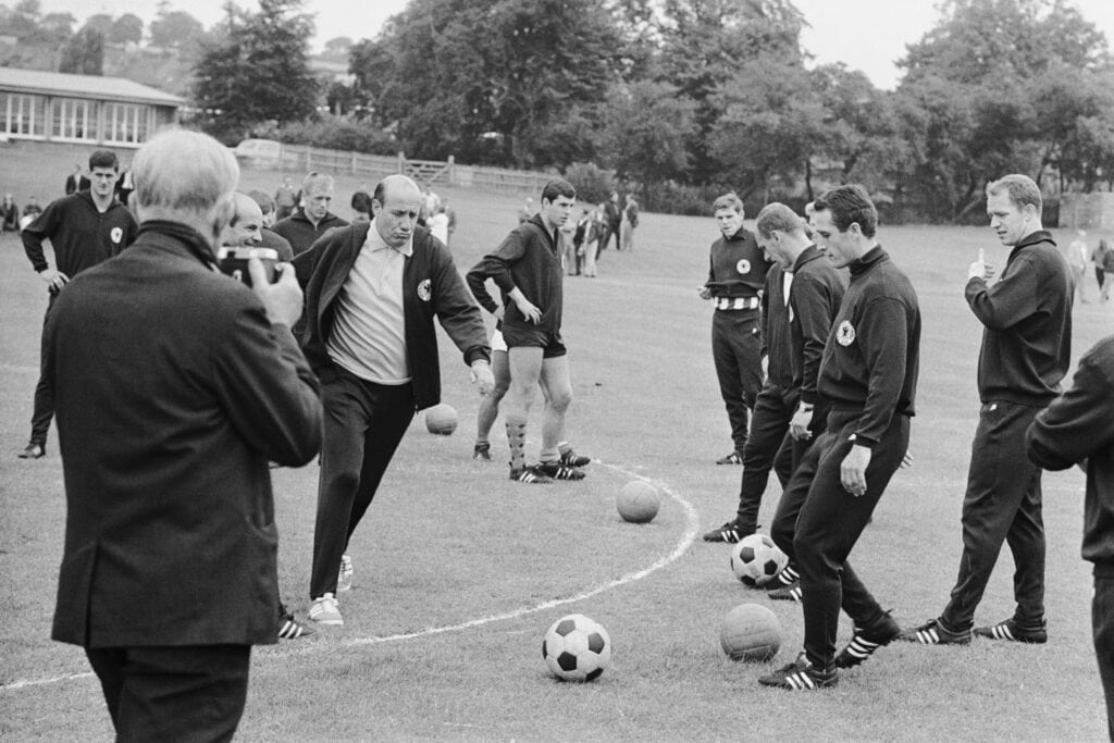 WM 1966 Helmut Schön Hans Tilkowski Wolfgang Paul Lothar Emmerich Nationalmannschaft Wolfgang Weber Udo Lattek