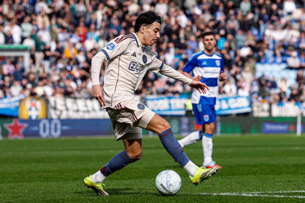 2026-03-01 PEC Zwolle v Ajax - Dutch Eredivisie ZWOLLE, NETHERLANDS - MARCH 1: Rayane Bounida of Ajax dribbles during the Dutch Eredivisie match between PEC Zwolle and Ajax at MAC3PARK on March 1, 2026 in Zwolle, Netherlands. Zwolle MAC3PARK Netherlands Content not available for redistribution in The Netherlands directly or indirectly through any third parties. Copyright: xBenxGalx