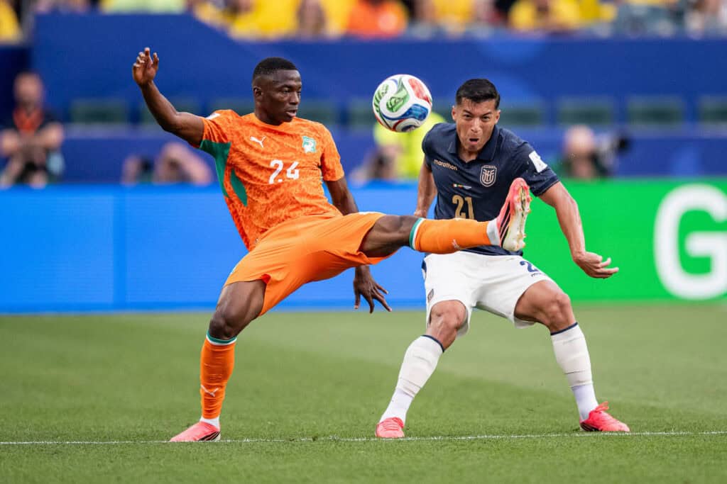 Bazoumana Toure of CÙte d Ivoire and Alan Franco of Ecuador fight for possession during the FIFA World Cup, WM, Weltmeisterschaft, Fussball 2026 Group E match between Ecuador and Ivory Coast at Philadelphia Stadium on June 14th, 2026. Photo by Riquelve Nata/Sports Press Photo PUBLICATIONxNOTxINxBRAxMEX Copyright: xRiquelvexNata/SportsxPressxPhotox Sportspressphoto_SPR167078