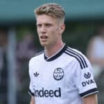 Elias Baum Eintracht Frankfurt schaut entt‰uscht waehrend des Freundschaftsspiels zwischen Trabzonspor und Eintracht Frankfurt, SAK-Sportanlage Nonntal am 26. July 2026 in Salzburg, ÷sterreich. Foto von Marco Steinbrenner/DeFodi Images Elias Baum Eintracht Frankfurt looks dejected during the Friendly match between Trabzonspor and Eintracht Frankfurt at SAK-Sportanlage Nonntal on July 26, 2026 in Salzburg, Austria. Photo by Marco Steinbrenner/DeFodi Images - *** Elias Baum of Eintracht Frankfurt looks disappointed during the friendly match between Trabzonspor and Eintracht Frankfurt, SAK Sportanlage Nonntal on July 26, 2026, in Salzburg, Austria. Photo by Marco Steinbrenner, DeFodi Images. Elias Baum of Eintracht Frankfurt looks dejected during the friendly match between Trabzonspor and Eintracht Frankfurt at SAK Sportanlage Nonntal on July 26, 2026 in Salzburg, Austria. Photo by Marco Steinbrenner, DeFodi Images