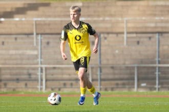 Mˆnchengladbach, Deutschland 15. April 2026: Regionalliga West - 2025/2026 - Borussia Mˆnchengladbach U23 gegen Borussia Dortmund U23 Im Bild: Danylo Krevsun BVB II Grenzlandstadion Nordrhein Westfalen *** Mˆnchengladbach, Germany 15 April 2026 Regionalliga West 2025 2026 Borussia Mˆnchengladbach U23 vs Borussia Dortmund U23 In the picture Danylo Krevsun BVB II Grenzlandstadion Nordrhein Westfalen Copyright: xFotostandx/xVanxderxVeldenx
