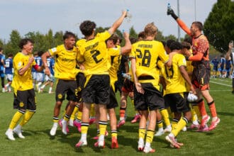 Die BVB U19 feiert den Derbysieg