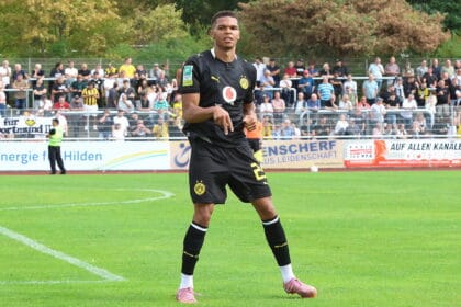 Regionalliga West: VfB Hilden - Borussia Dortmund U23 ** NUR F√úR REDAKTIONELLE ZWECKE ** EDITORIAL USE ONLY **Fussball Regionalliga West Samstag 29.08.2026 Ort: Stadion am Bandsbusch Hilden VfB Hilden - Borussia Dortmund II Im Bild Torjubel BVB U23 Toschuetze Kevin Mutove (BVB U23) freut sich ueber sein Tor Deutschland Hilden Copyright: StefanxRittershaus *** Regionalliga West: VfB Hilden vs. Borussia Dortmund U23 ** FOR EDITORIAL PURPOSES ONLY ** EDITORIAL USE ONLY ** p Soccer Regional League West Saturday, August 29, 2026 Location: Stadion am Bandsbusch, Hilden VfB Hilden vs. Borussia Dortmund II Pictured: BVB U23 celebrating a goal; goal scorer Kevin Mutove; BVB U23 celebrating his goal; Germany, Hilden; Copyright Stefa Copyright: StefanxRittershaus doc87dcc7ktvco1ag3eo9l7 ,EDITORIAL USE ONLY